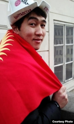 Cehiýanyň paýtagty Pragada ýaşaýan gyrgyz rep aýdymçysy Marat Musakanow