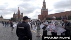 Массовый пикет ветеранов национального движения крымских татар в Москве, 10 июля 2019 года