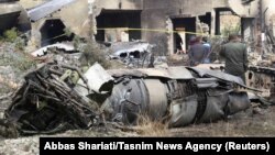 Resturile avionului de transport militar Boeing 707 prăbușit lîngă aeroportul Fath airport, în Iran