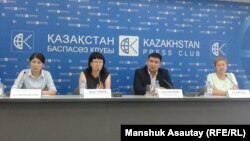 Пресс-конференция неправительственных организаци, выступивших против Единого национального тестирования (ЕНТ). Алматы, 4 июня 2015 года.