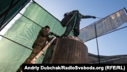 Демонтаж пам'ятника Суворову у Київському військовому ліцеї імені Івана Богуна, 24 січня 2019 року