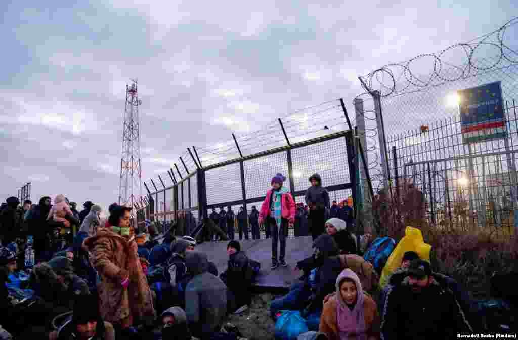 Porodice sa decom među demonstrantima na granici Srbije i Mađarske