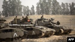 Ізраїльські танки збираються на кордоні зі Смугою Гази, 16 листопада 2012 року
