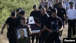 Varrimi i policit Enver Zymberi, i vrarë gjatë aksionit të një viti më parë për marrjen e kontrollit në veri