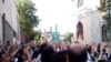 پرتاب گاز اشك آور به تجمع چند هزار نفری در اطراف مسجد قبا