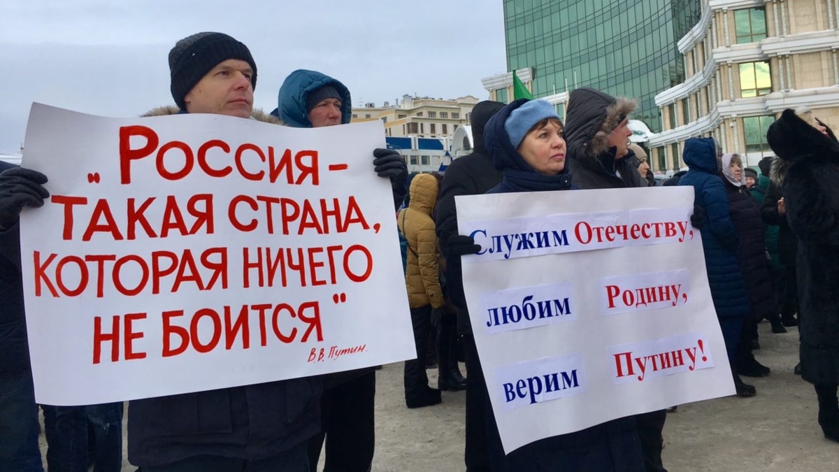 Привет россияне особенно москвичи. Плакаты в поддержку Путина. Митинг в поддержку Путина. Плакаты мы за Путина.