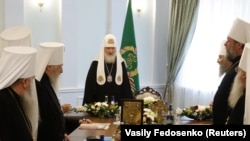 Патріарх Кирило (в центрі) головує на засіданні Синоду РПЦ, архівне фото, 2018 рік