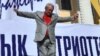 Однокурсник Назарбаева вывел народ танцевать каражоргу