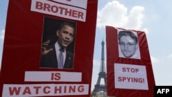 Франция -- Эдвард Сноуденди колдогон Париждеги акция, 7-июль, 2013.