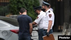 Armenia -- Police officers fine a car driver for violating coronavirus-related safety rules, Yerevan, June 2, 2020.