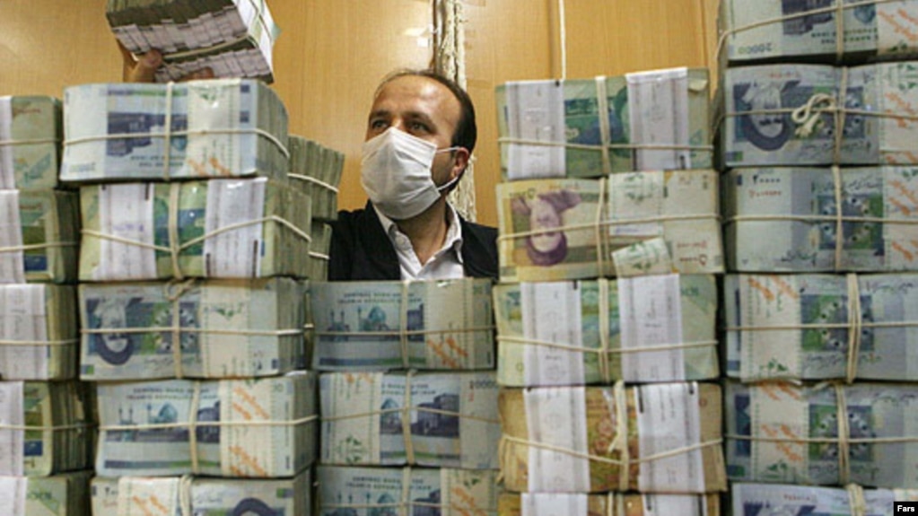 في احد مصارف طهران