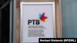 Ploča ispred ulaza u RTV, Novi Sad