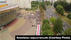 23 август, шаҳри Молодечно. Мардум ба намоиши эътирозӣ мераванд