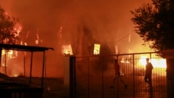 Zjarri shkatërron kampin e migrantëve në Greqi