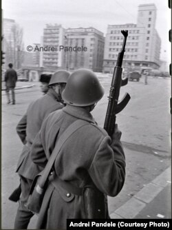 23 decembrie 1989, ora 12:00, pe Calea Victoriei șuieră gloanțe