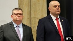 Цацаров и Гешев по време на наградите "Полицай на годината" преди ден