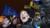 Акция сторонников евроинтеграции в Киеве 28 ноября. Среди участников много молодёжи