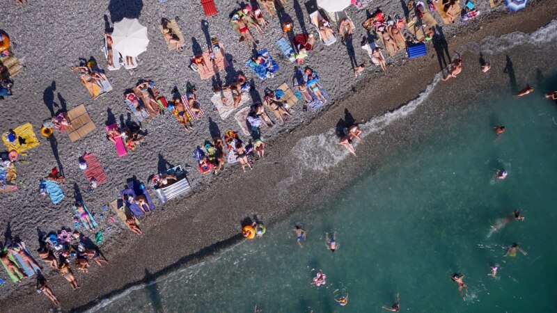 „თავს ვგრძნობთ, როგორც სახლში“ - რუსული საზაფხულო არდადეგები ოკუპირებულ ტერიტორიებზე