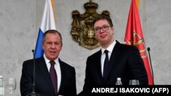 Ministrul de Externe rus Serghei Lavrov, alături de președintele sârb Aleksandr Vucic
