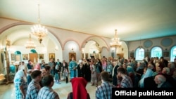 Митрополит Феофанның Казандагы Тихвин чиркәвендә керәшеннәр белән очрашуы