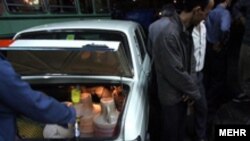  ایران که دومین ذخایر نفتی جهان را در اختیار دارد، قادر به تامین بنزین خود نیست. 