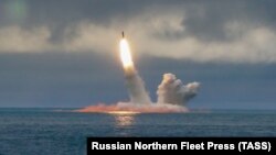 Submarinul cu propulsie nucleară „Iuri Dolgoruki” lansează o rachetă balistică „Bulava” în Marea Barents, 24 august 2019