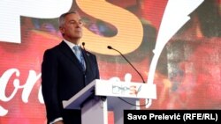 Milo Đukanović se obraća na kongresu u Podgorici