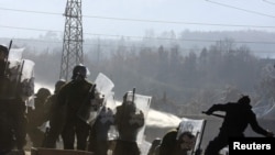 Sukobi KFOR-a i kosovskih Srba u mestu Jagnjenica, 28. novembar 2011.