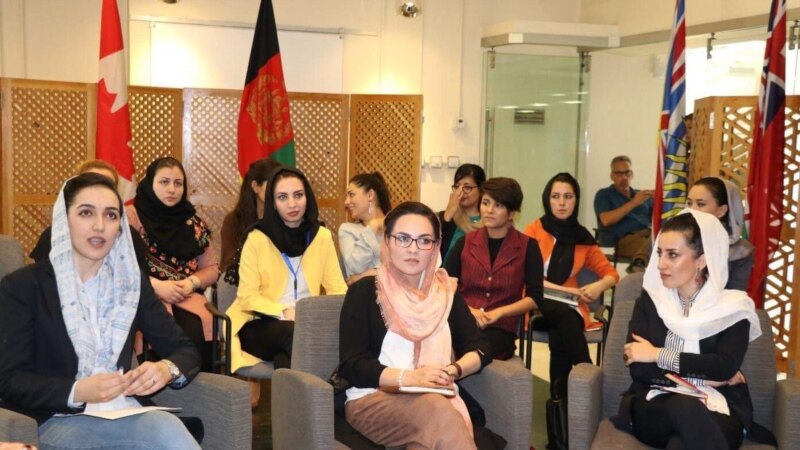 گاردین: زنان زیادی در افغانستان برای ادامه درس و کار خیلی مبارزه کرده‌اند
