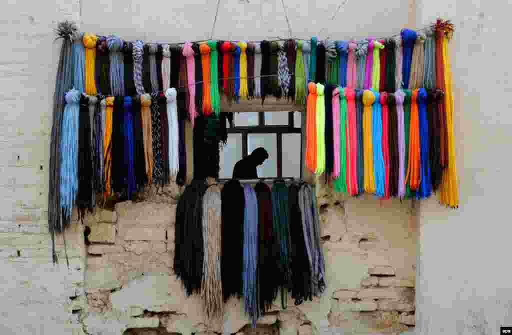 An Iranian man sells colorful ropes at the Tehran&#39;s old bazaar, the place where the main economy trading takes place. (epa/Abedin Taherkenareh)