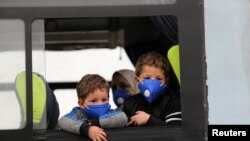 Діти у захисних масках в районі спалаху COVID-19. Алжир, 16 березня 2020 року
