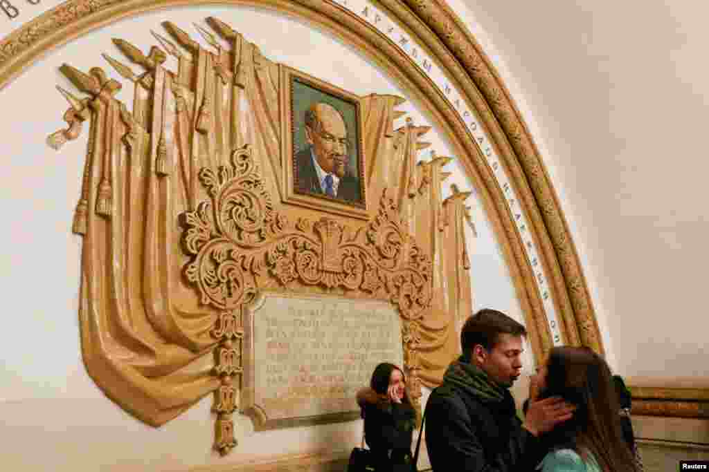 На станции "Киевская" московского метрополитена, март 2017 года.