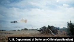 Протитанковий ракетний комплекс Javelin в руках американського військового. США, штат Джорджія, 23 серпня 2017 року