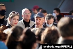 Валерій і Вероніка Цепкали під час пікету зі збору підписів у Боровлянах, 4 червня