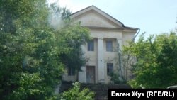 Заброшенный сельский клуб