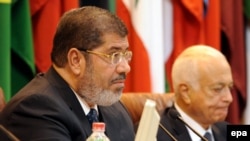 Слева - президент Египта Мухаммад Мурси