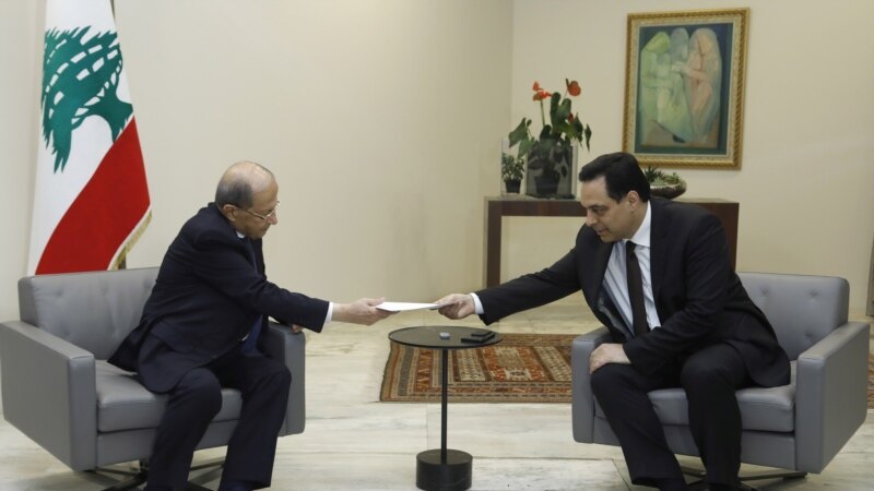 رئیس جمهور لبنان استعفای کابینه را پذیرفت