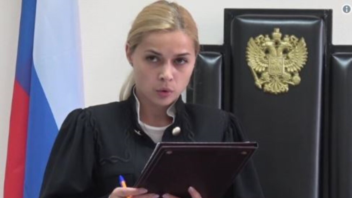 Russian Judge Reportedly Forced To Resign Over Topless Selfie