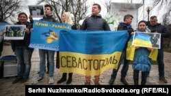 Акция солидарности с украинским Крымом, приуроченная к 206-й годовщине со дня рождения Тараса Шевченко