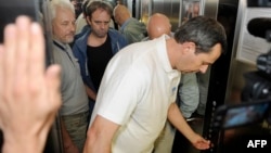 Ուկրաինա - Ազատ արձակված ԵԱՀԿ-ի դիտորդները ժամանում են Դոնեցկի հյուրանոց, 27-ը հունիսի, 2014թ․