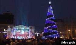 Донецкая елка 2018 года (скриншот канала, подконтрольного «ДНР»)