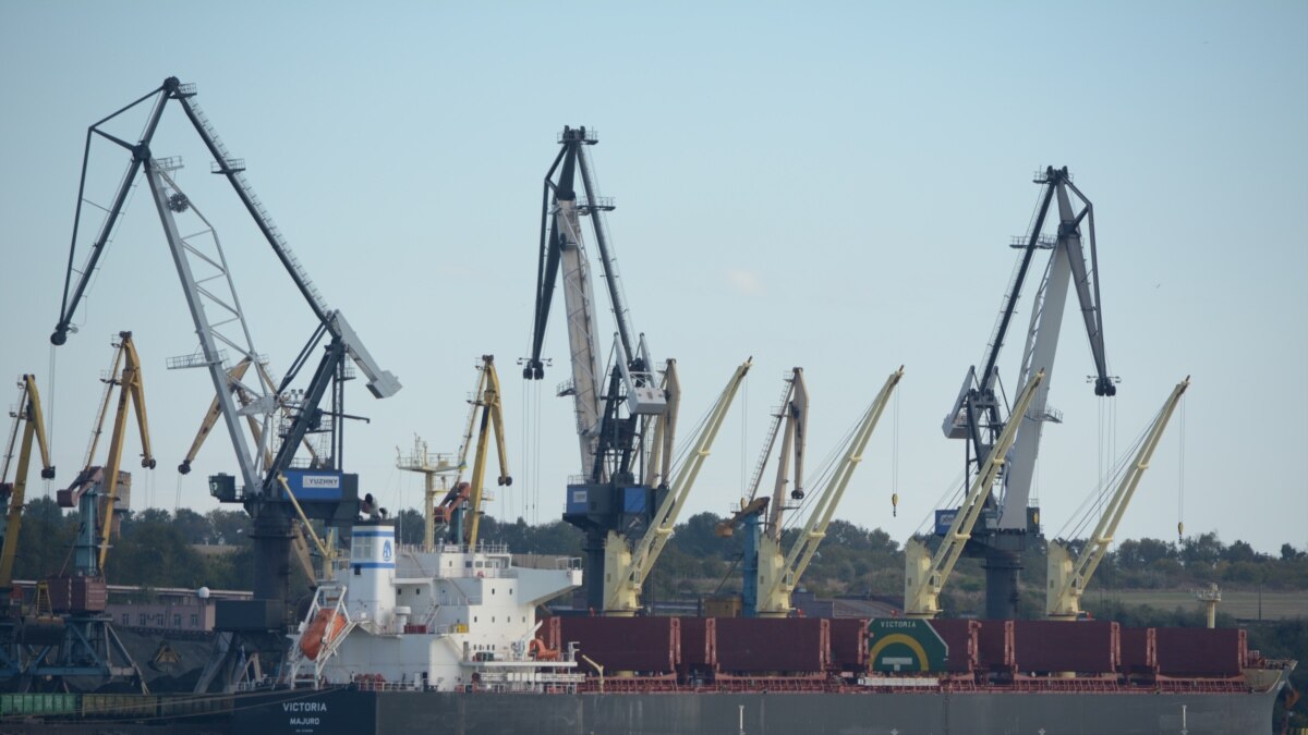 НАБУ підозрює трьох людей у привласненні майже 1,5 млн гривень під час роботи в порту «Південний»