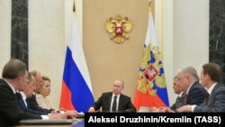 Vladimir Putin Təhlükəsizlik Şurasının iclasına sədrlik edir