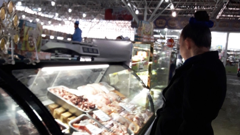 Türkmenabatda alyjylar we bazar administrasiýasy sygyr etiniň bahasynyň üstünde dawalaşdy