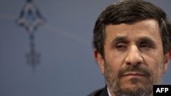 Irania President Mahmud Ahmadinejad says that the GEneva talks would be more "fruitful" if countries gave up sanctions against Iran.