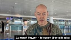 Jurnalistul ucrainean Dmitri Gordon pe aeroportul din Tbilisi