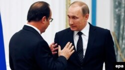 Франция және Ресей президенттері Франсуа Олланд (сол жақта) пен Владимир Путин. 