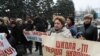 Батьки донецьких школярів протестують проти закриття шкіл у місті, Донецьк, 15 квітня 2011 року
