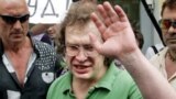 Sergei Mavrodi, fondatorul piramidei financiare MMM, la ieșirea din închisoarea Matrosskaya Tishina de la Moscova, în 2007