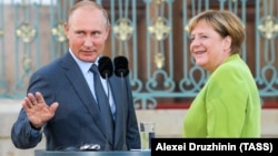 Владимир Путин и Ангела Меркель, архивное фото 